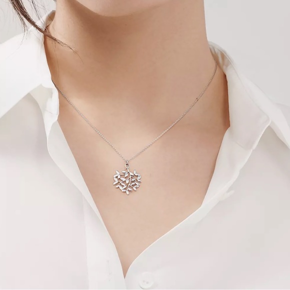 Tiffany & Co. Paloma Picasso Olive Leaf Pendant - EUC - Picture 9 of 10